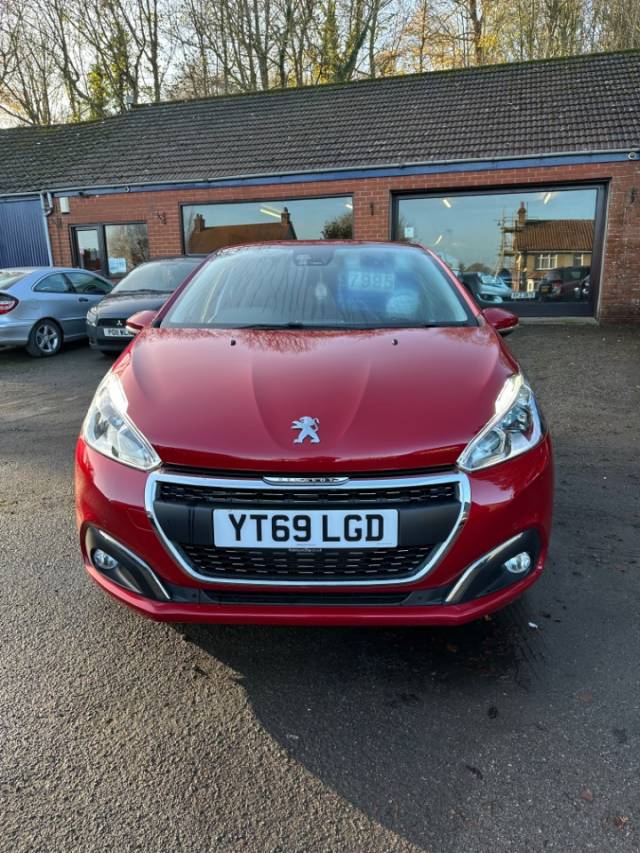 Peugeot 208 1.2 PureTech 82 Tech Edition 5dr [Start Stop] Hatchback Petrol Red