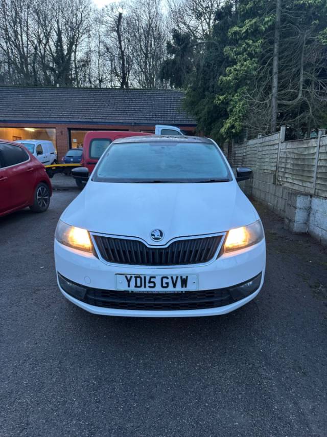 Skoda Rapid Spaceback 1.2 TSI 105 SE Sport 5dr Hatchback Petrol White